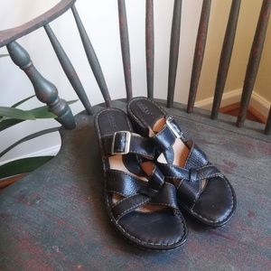 Black clogs with low heel